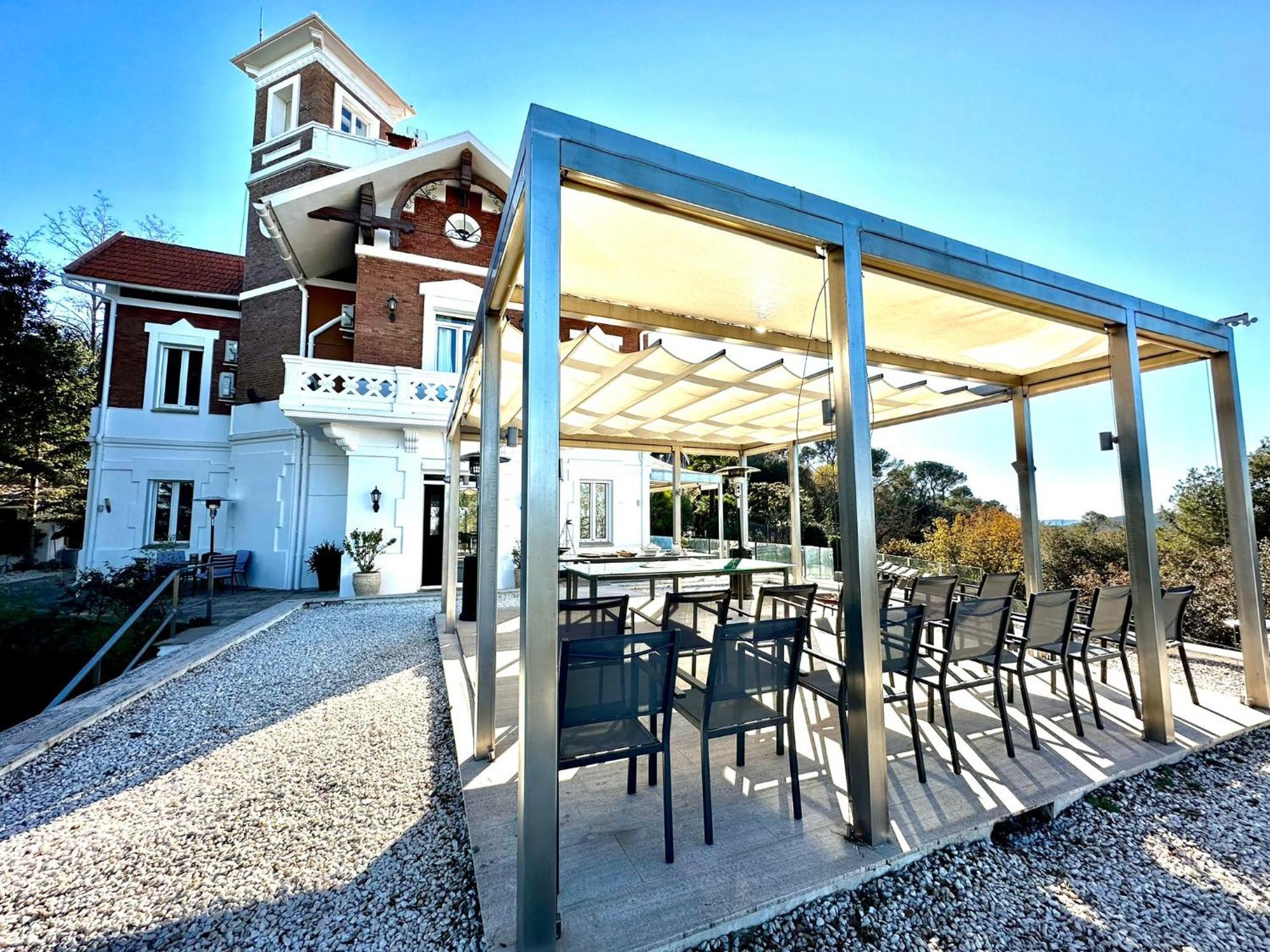 Resort Aya House La Floresta Pearson