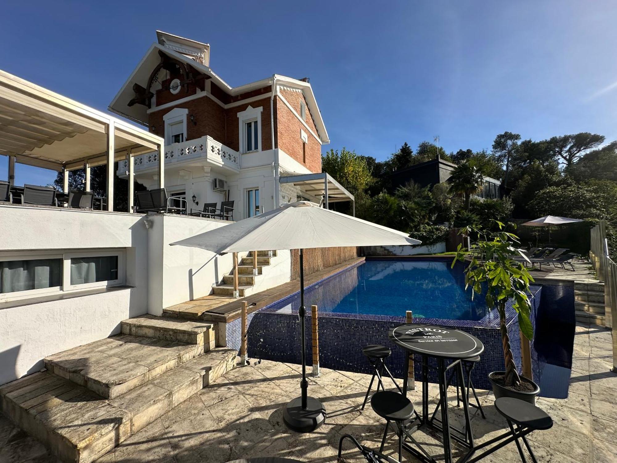 Aya House Resort La Floresta Pearson